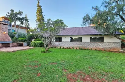 Stunning 4 Bedroom Family Residence Near Valley Arcade Shopping Centre