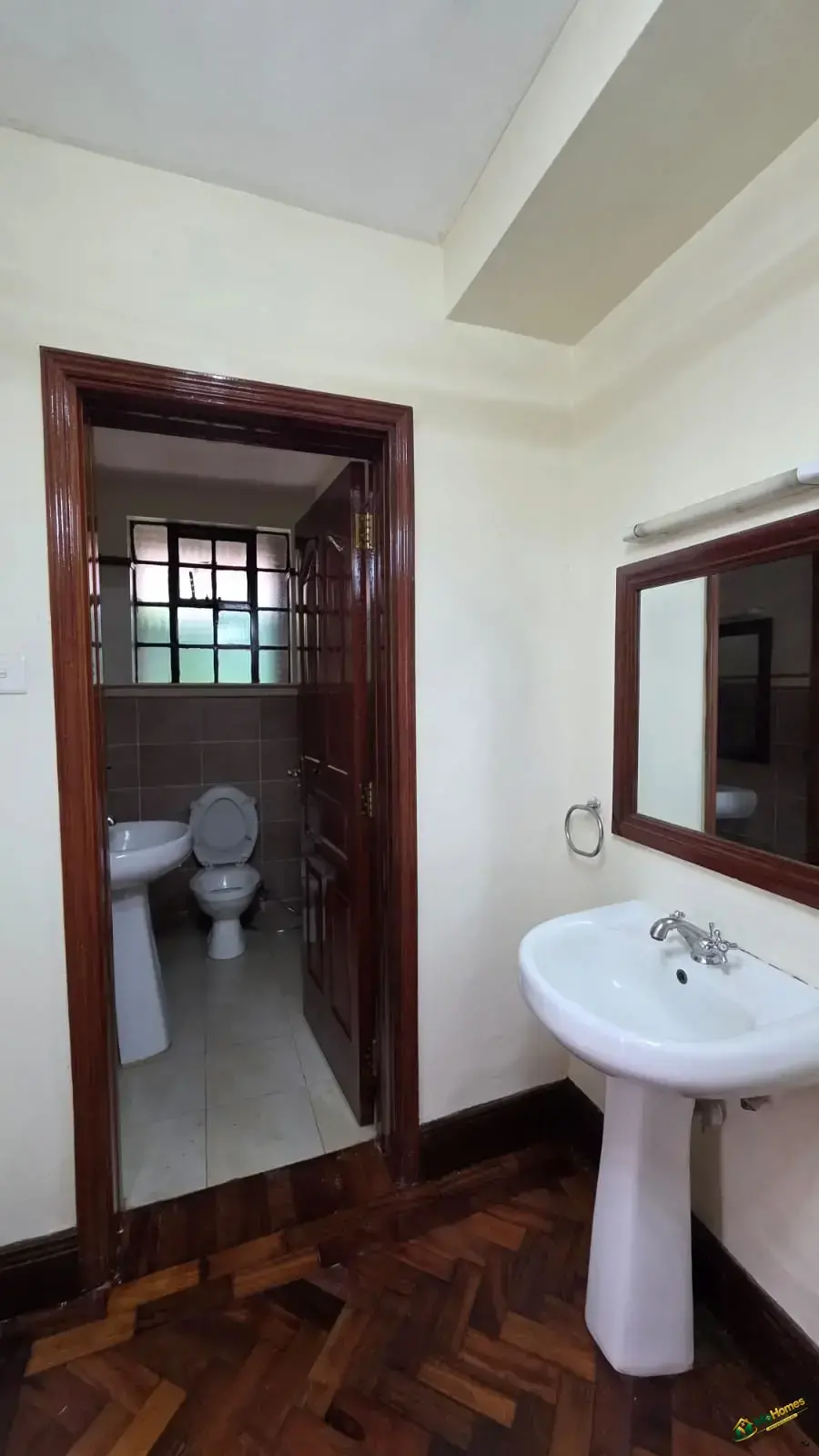 Spacious 5 Bedrooms All En-suite Townhouse With DSQ
