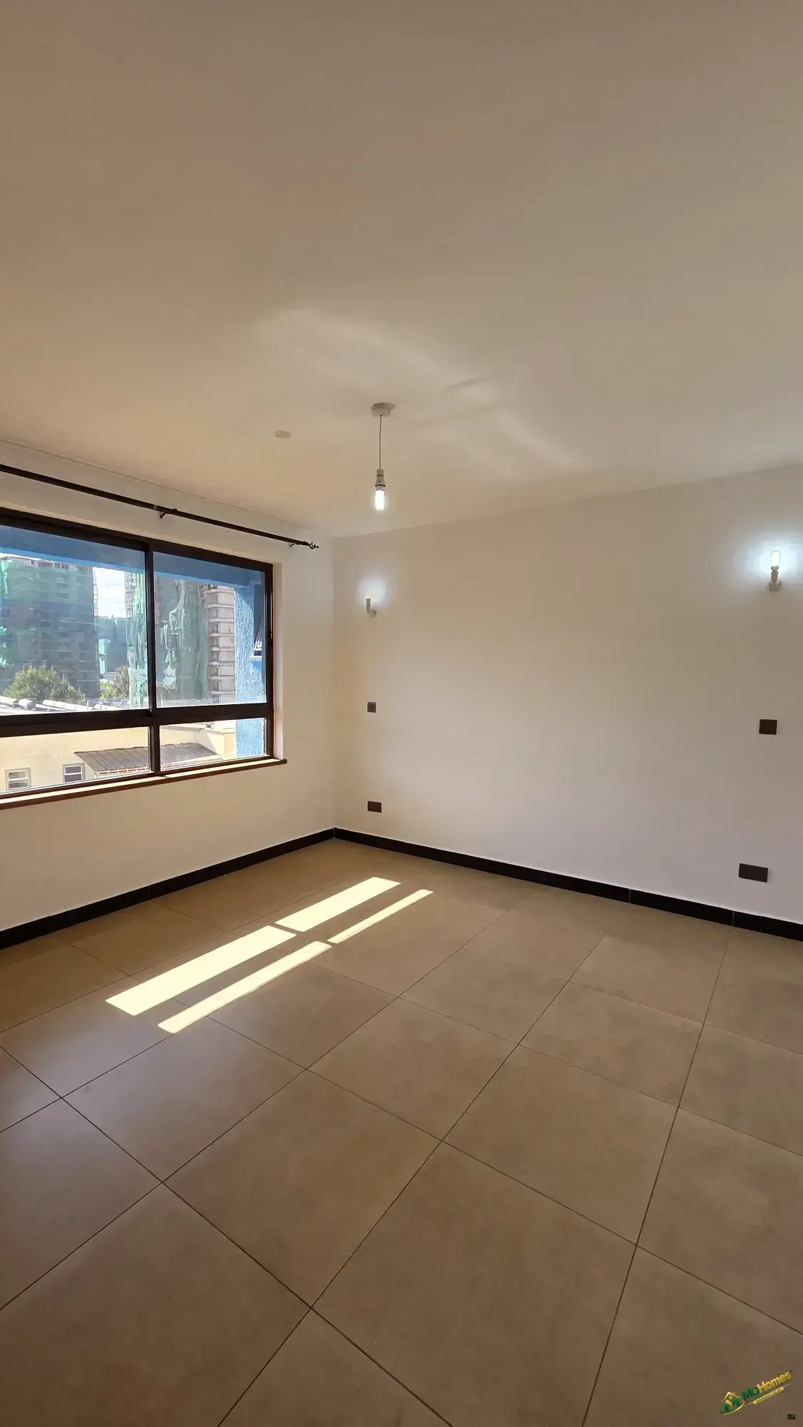 Bright 2-Bedroom Parklands Home Perfect For Modern Living