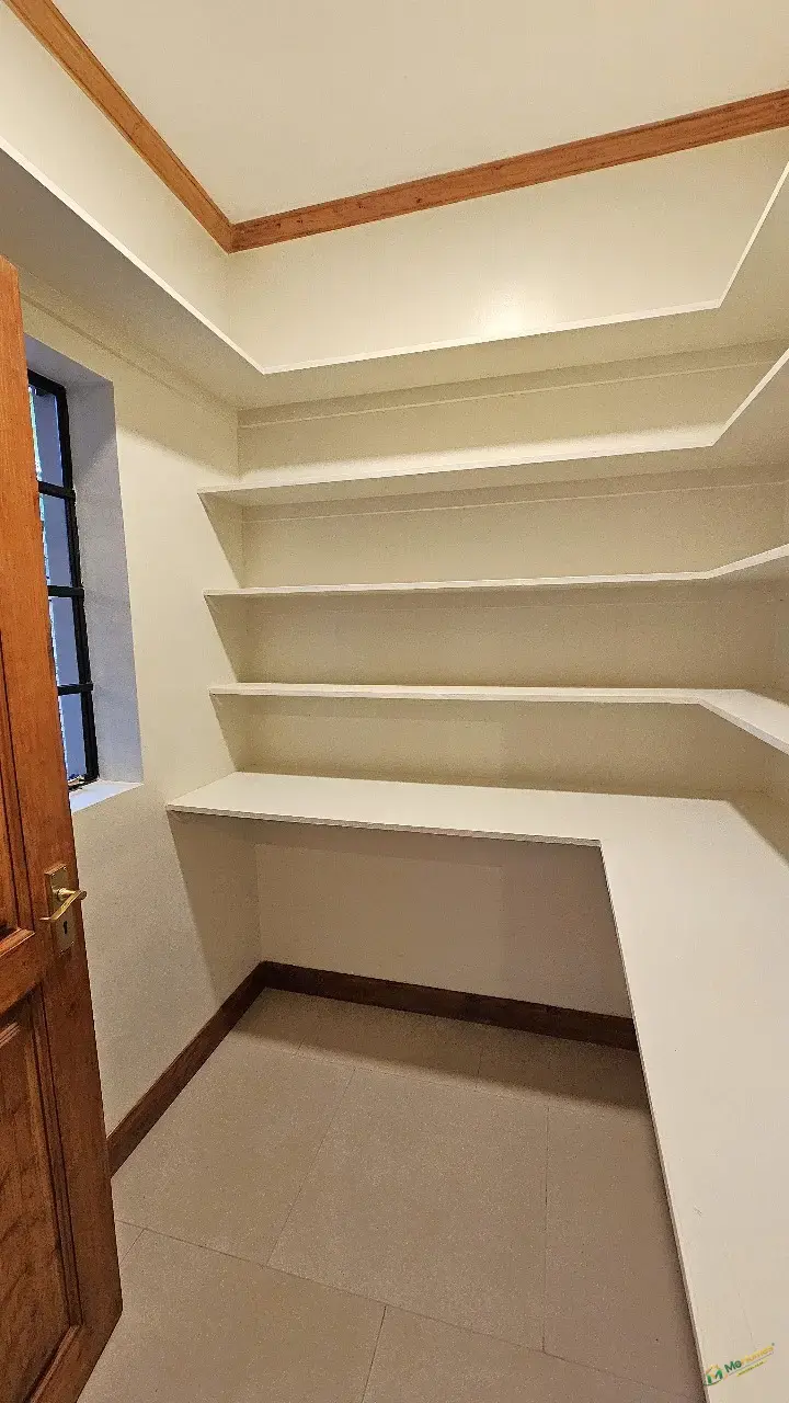 Stunning 4 Bedroom Family Residence Near Valley Arcade Shopping Centre