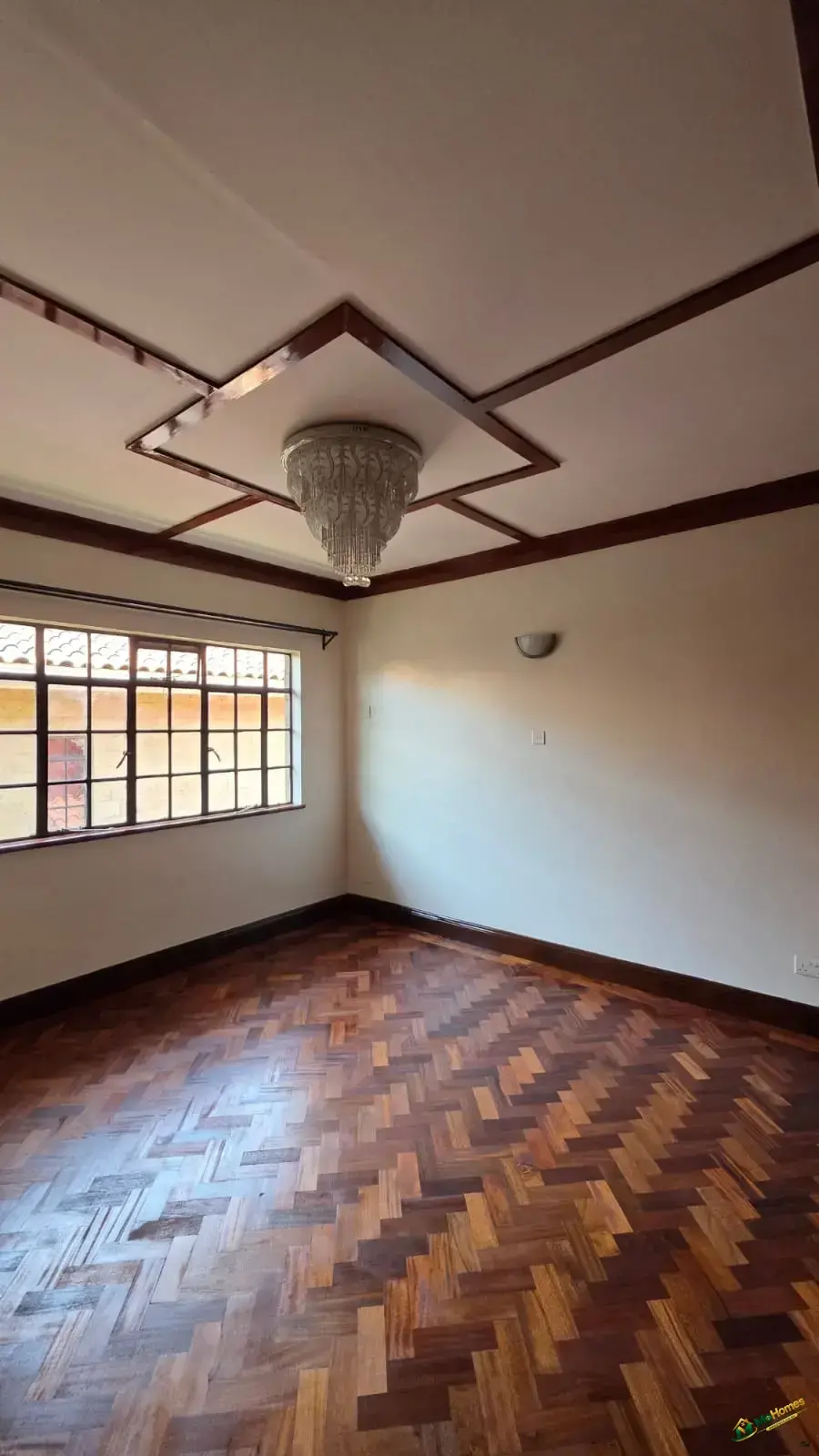 Spacious 5 Bedrooms All En-suite Townhouse With DSQ