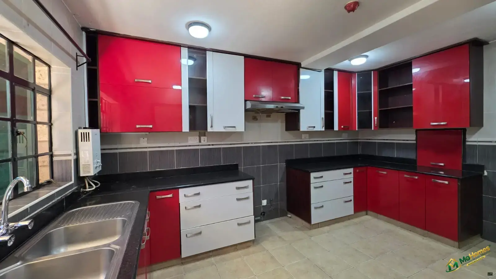 Spacious 5 Bedrooms All En-suite Townhouse With DSQ