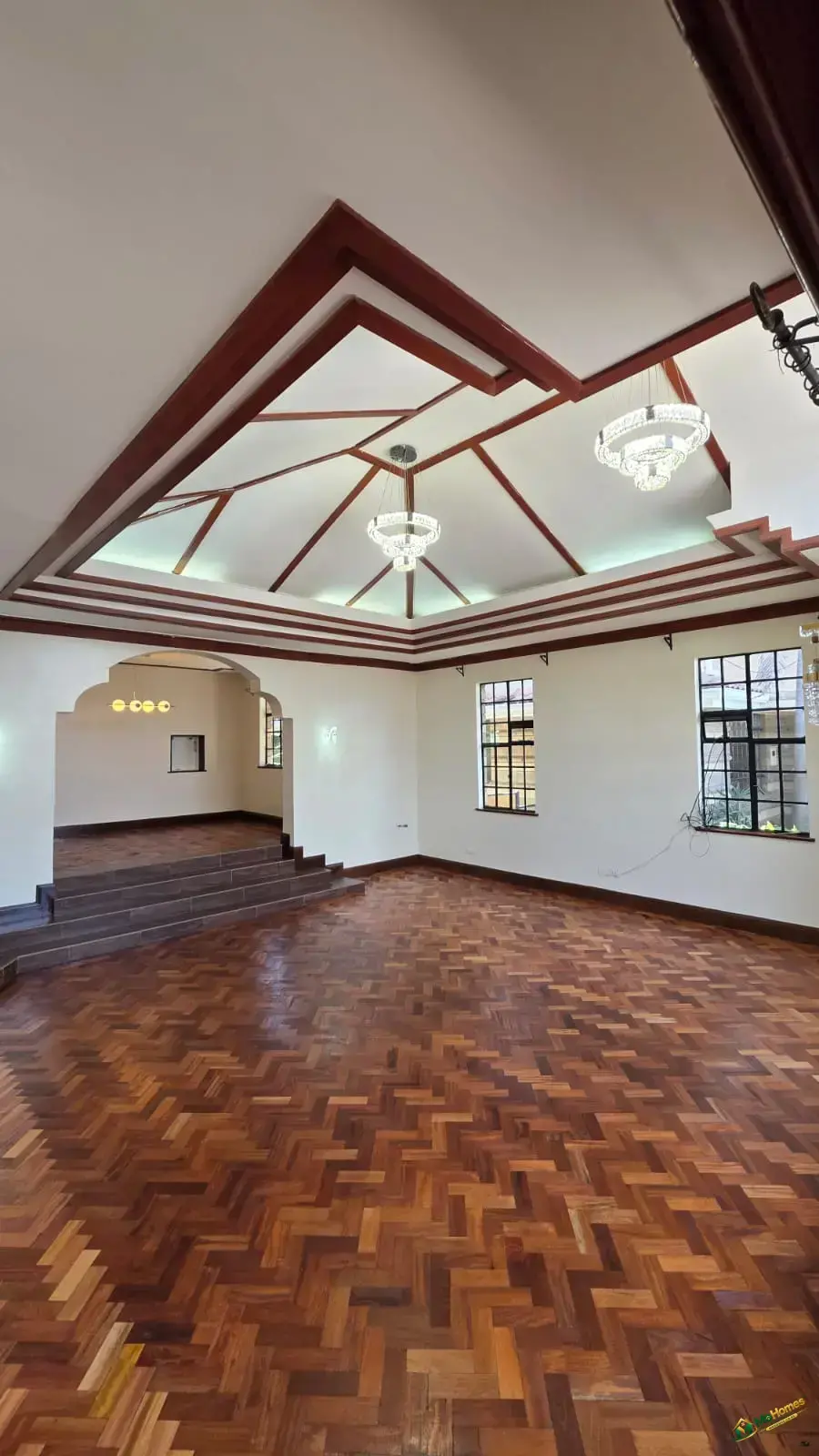 Spacious 5 Bedrooms All En-suite Townhouse With DSQ