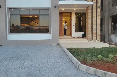 5 bedroom Villas
