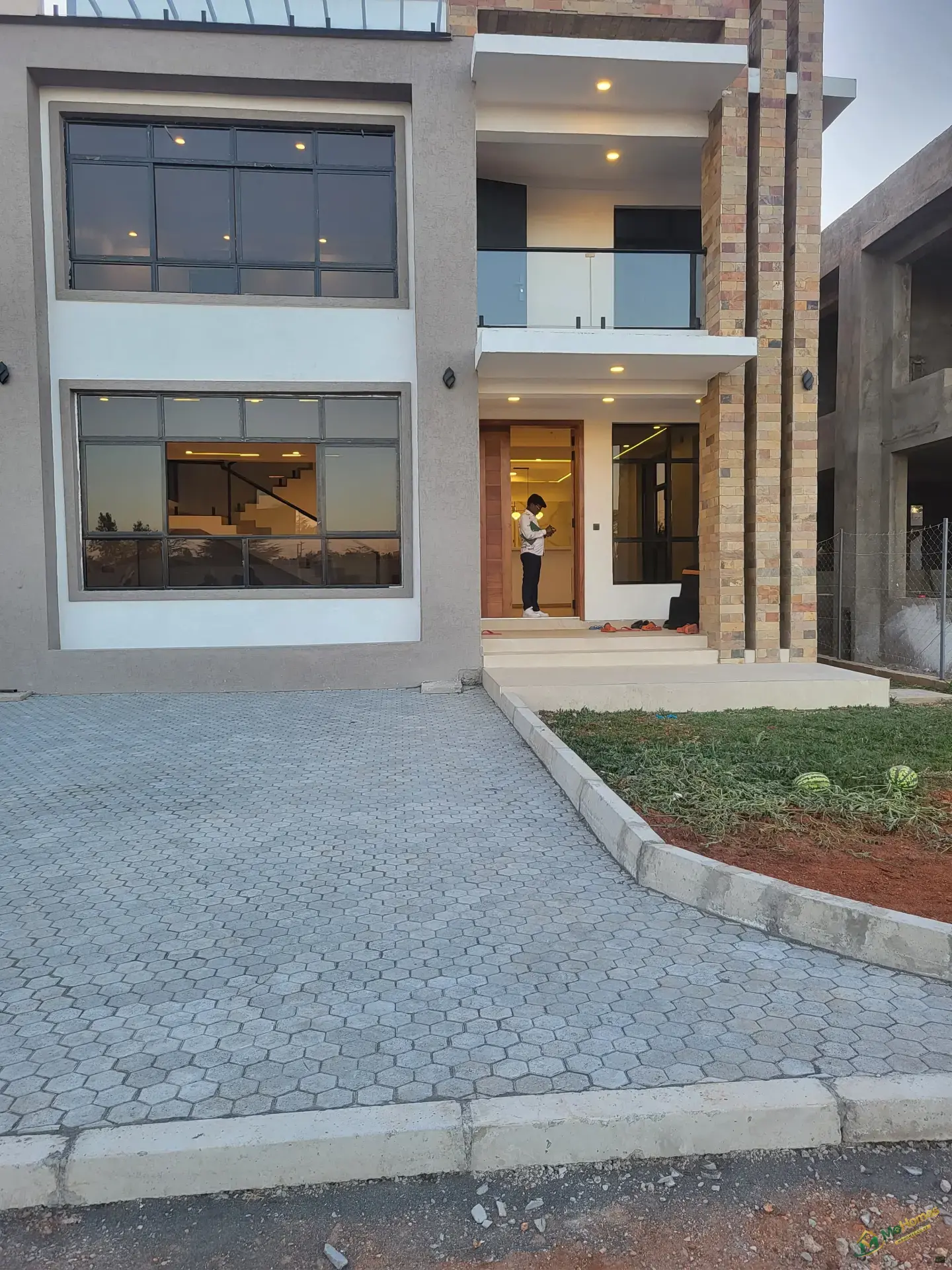 5 bedroom Villas