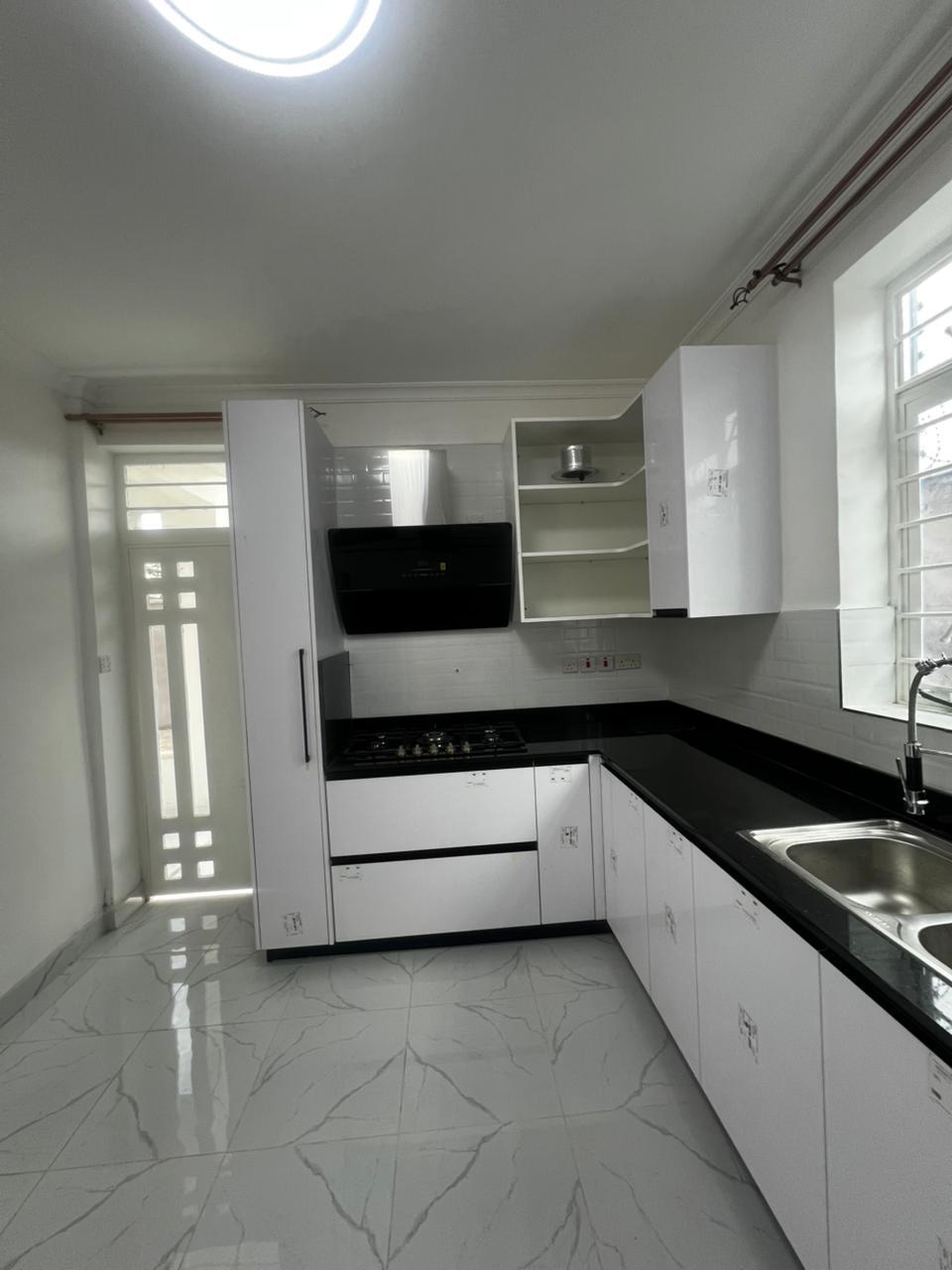 Luxury villa for sale in Kitengela 4bedroom with dsq
